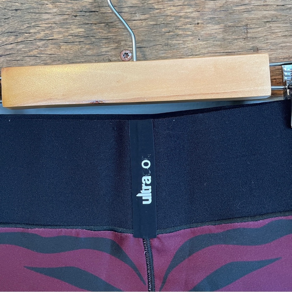 Ultracor Hypercolor Ultra-High Leggings in a black and magenta animal print - Picture 2 of 4